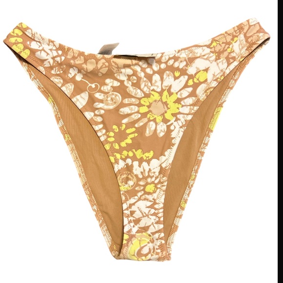 Aerie Cheekiest Coupe Tres
Echancree Bikini Bottom Size M - Picture 6 of 11